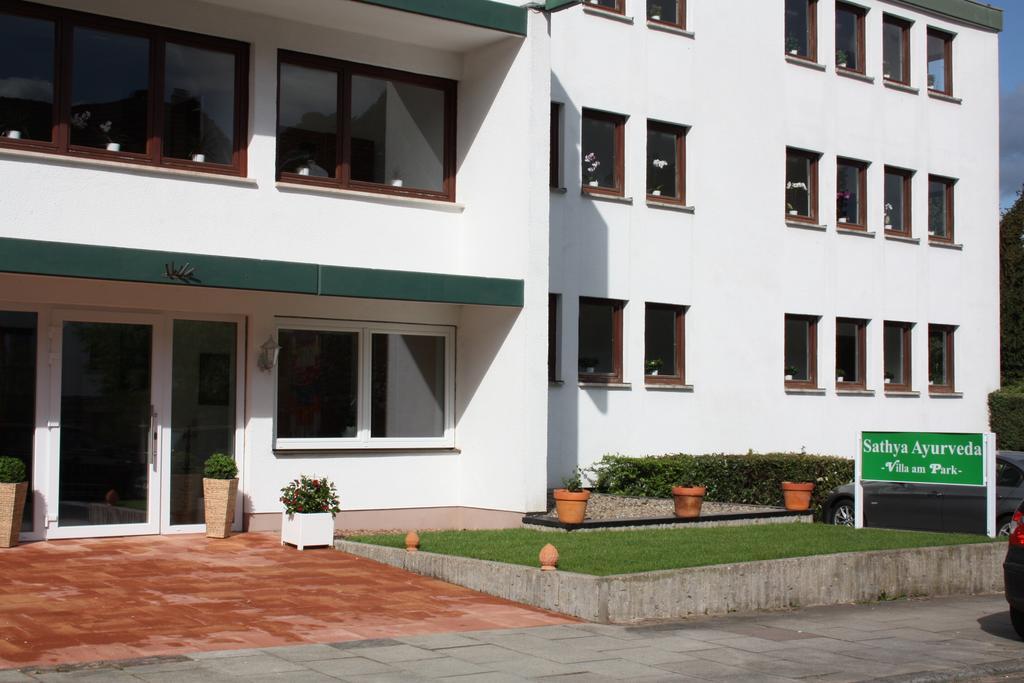 Sathya Ayurveda Hotel Бад Орб Екстериор снимка