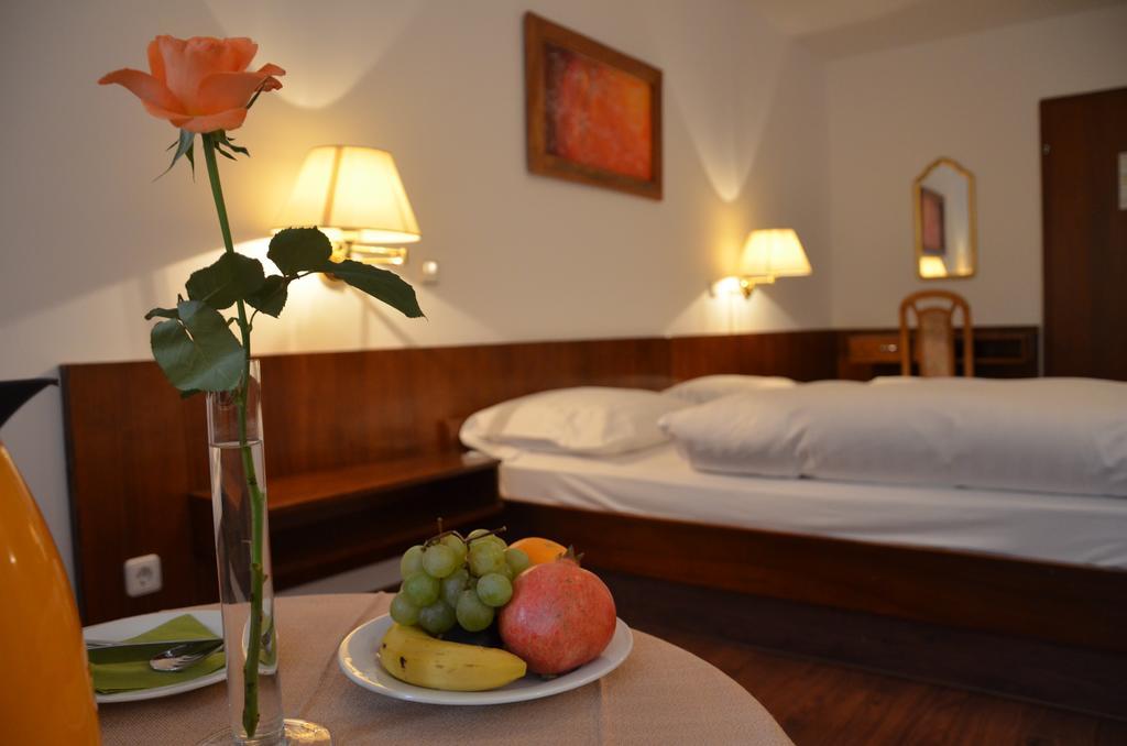 Sathya Ayurveda Hotel Бад Орб Екстериор снимка